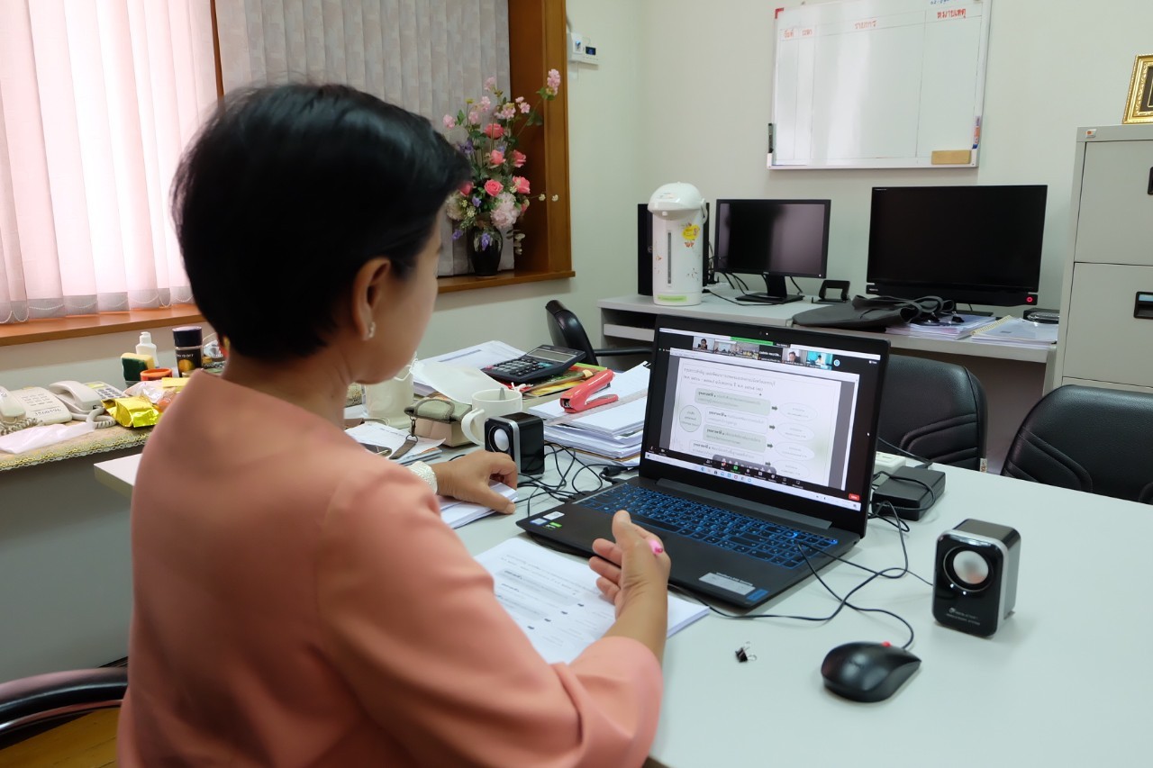 title - ผู้ตรวจราชการกรม ร่วมประชุมติดตามผลการดำเนินงาน/โครงการตามแผนการตรวจราชการและการขับเคลื่อนแบบบูรณาการในระดับพื้นที่ของผู้ตรวจราชการกระทรวงเกษตรและสหกรณ์ ประจำปีงบประมาณ พ.ศ. 2565 รอบที่ 2 เขตตรวจราชการที่ 4 จังหวัดเพชรบุรี ผ่านระบบการประชุมทางไกลออนไลน์ Application Zoom